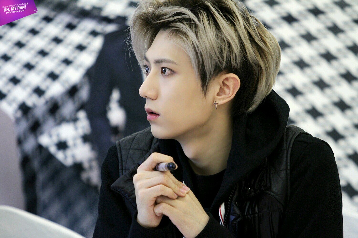 สวัสดีครับ ผมจางฮยอนซึงอสูรร้ายแห่งวงบีสท์ครับ ผมสวย(?)มากครับ ฟอลมาคุยกับผมกันเยอะ ๆ นะครับ มิติของผม : @TC_Cfty90   #wantsfam 20/08/13