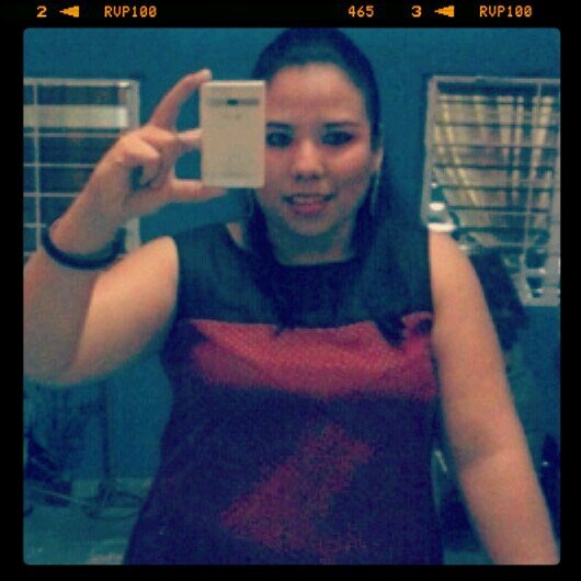 Una chik simpatica, amiguera,cinefila, le enknta salir cn sus amigos, conocer lugares y q desea cumplir el sueño de Dios para su vida :D