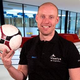 Manager Bedrijfsvoering Fontys Sporthogeschool, voetballer, MTB-er, likes gadgets, drijfveren zijn inspiratie en innovatie.