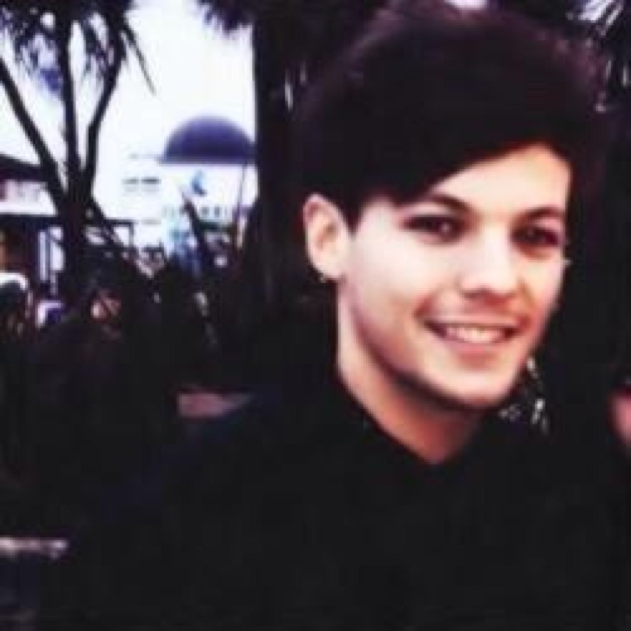 anouls's profile picture. please follow @resentfulou :)