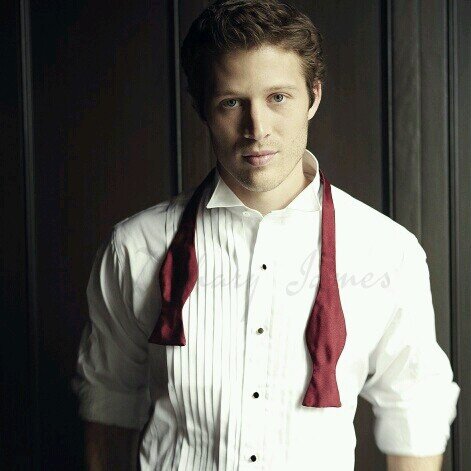They say all I do is charm women into bed...but that's untrue. It doesn't have to be a bed. Troublemaking son of a bitch. I work badly as a waiter. {18+RP}