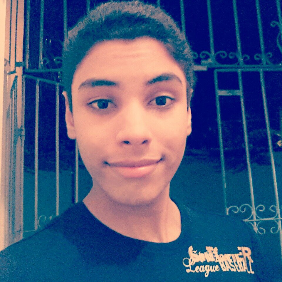 Marcos...15 anos, Ator, Dançarino, estudante, evangélico, e manolo da @IeMaria! Kkk. Cara legal e engraçado! Pra saber mais é só seguir.