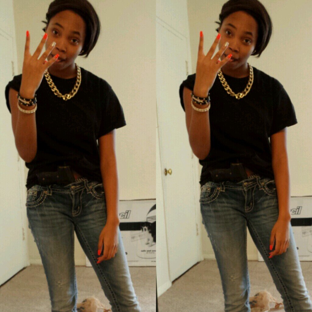 Names:KENDRA :)  I'm Beautiful,Young & Self Spoken!  Blahh Just Make my Follow Button turn Blue & I'll do the same for you ❤