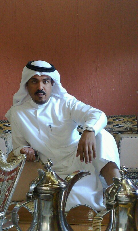 ‏‏اذا لحقني من رفيقي عذاريب - دورت له عذر سمين وعذرته - واذا تمادى بالخطا وكرر العيب - صديت في صمت حشيم وتركته