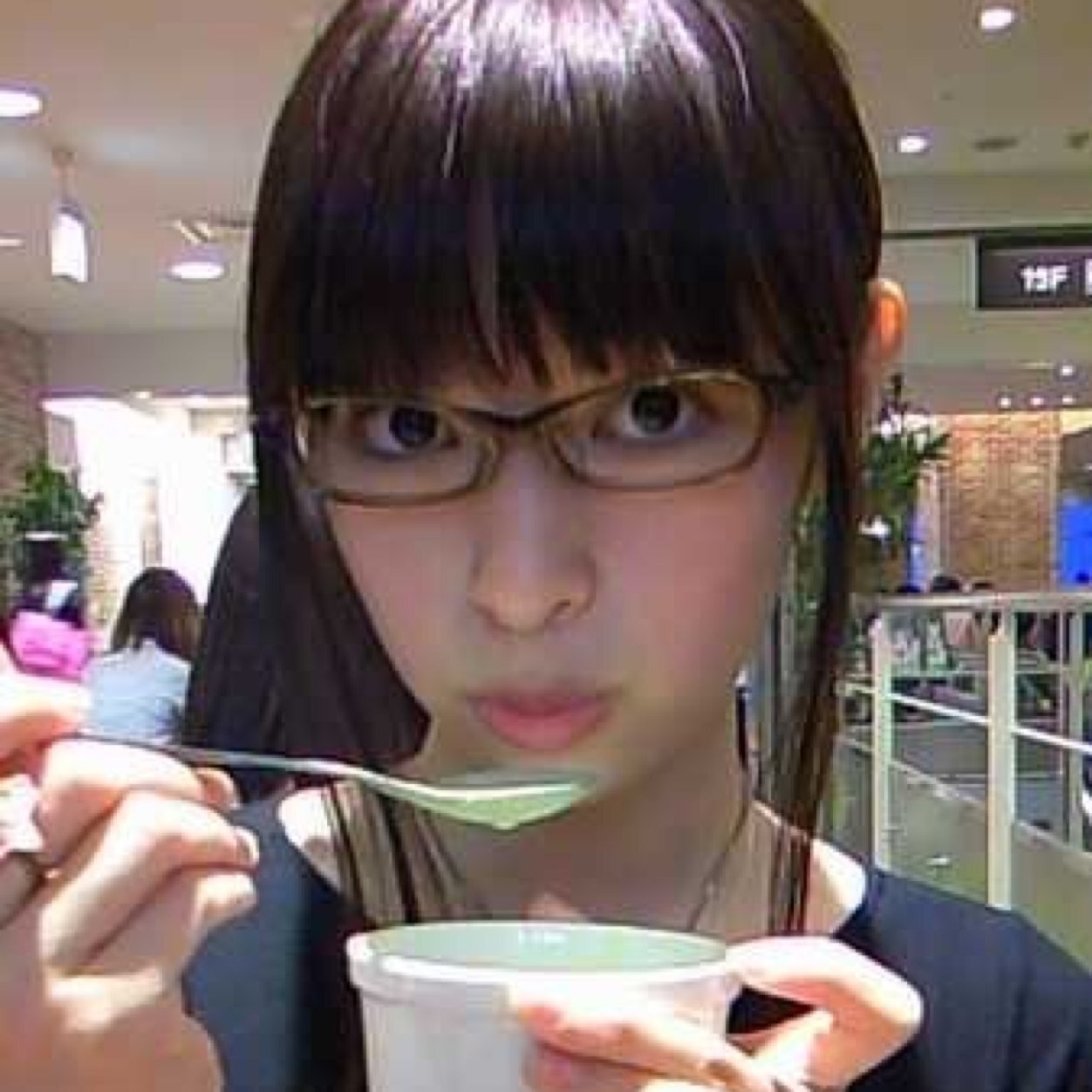 なみ Djあおいの正体とは 36万人のフォロワーも知らない 意外な事実 Naver まとめ Http T Co F6bku2jofr かわいい こんな可愛いお姉さんがあんな鋭いトゥイートしてるのか