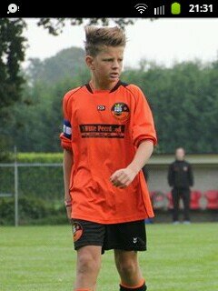 houdt van voetbal- sta altijd klaar voor m'n maten en vriendinnen - single - 13 jaartjes oud - sv nieuwleusen C2 - Ajax  - gamen - instaa: sjoerdsnijder01