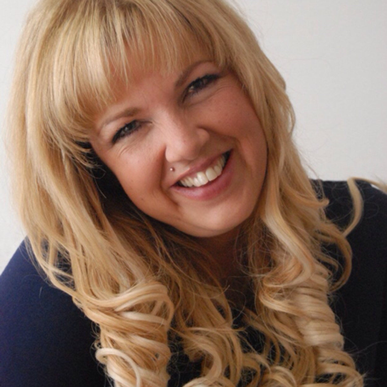 Lisa Magdalena, The Happiness Expert Coach, author & founder of How to Get Happy with Yourself NOW. On a mission to get YOU Happy right NOW.