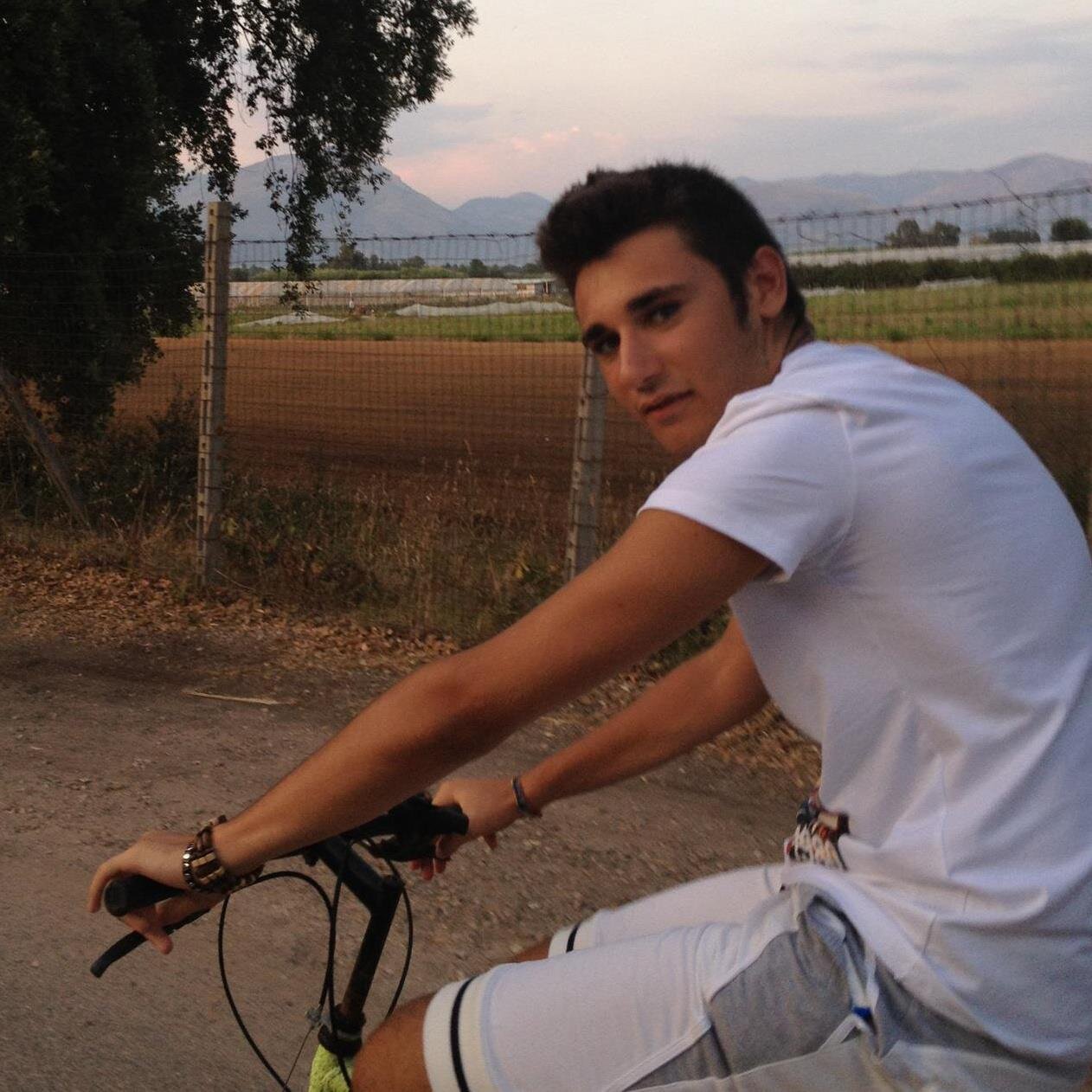 Idvinny's profile picture. 