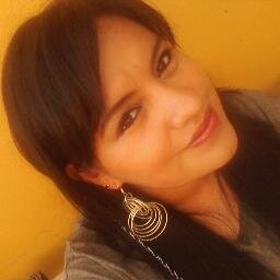 Responsable De Mi Felicidad , Aprendiz de Todo y Como La Luna, Que Aunque Se Mire de Distintas Formas, Siempre Sigue Siendo la Misma... ^^