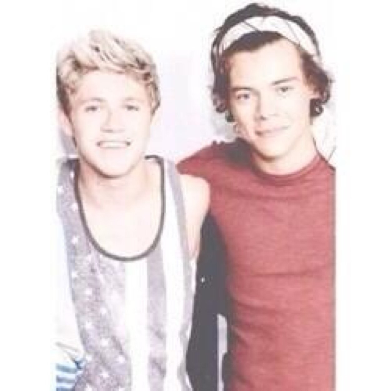 Follow @nixlloh bc she just gave you a free follow ! =D -if you want the @ DM nixlloh-
