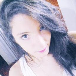 ariana,sonhadora,sorridente & feliz :)