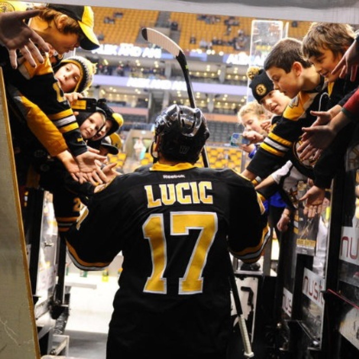 Unofficial fan appreciation account for Boston Bruins forward Milan Lucic. I'll notice any Looch love on my TL. I rage a lot. #Looch