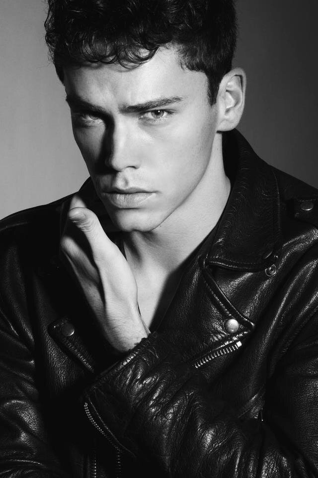 Model, Feschi