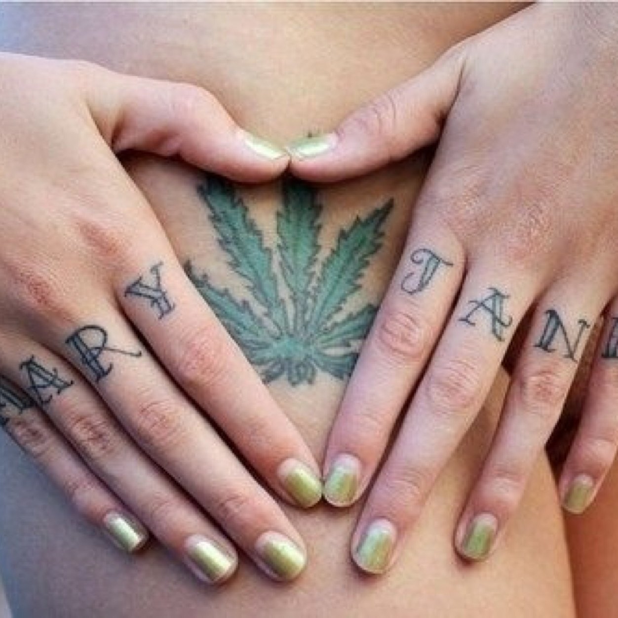 Jah aka le créateur de la weed . #StonerKing. Envoyez moi vos photos ou si vous voulez partager quelque chose avec moi : jahdor@hotmail.fr