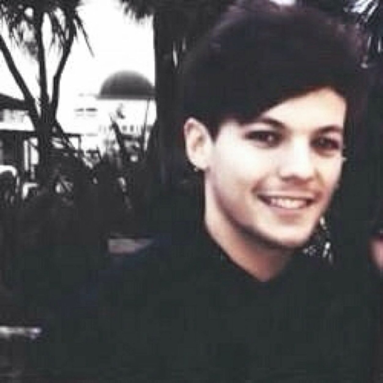 ***FOLLOW @ZOUIALL*** AND ILL DM YOU TO LIAM MICHAEL CALUM AND LUKE OR ARIANA CHER AND LITTLE MIX! @ZOUIALL