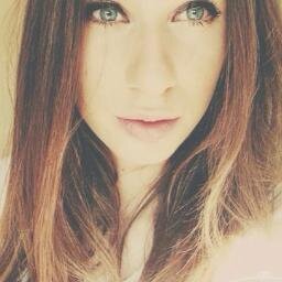 22, estudiante, barista, lectora, seudo escritora, seudo bailarina. directora ejecutiva en @dawncoffeecom.