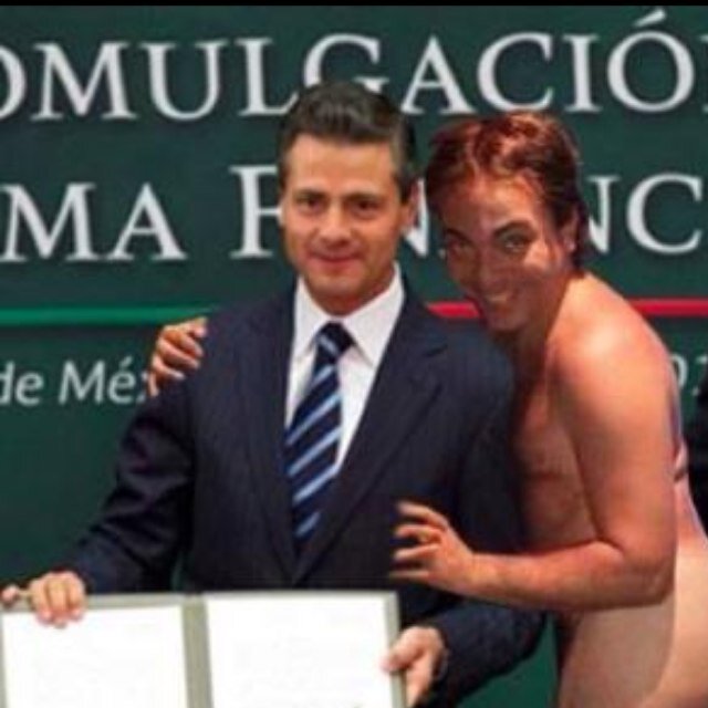 13 maestrías y 10 Doctorados.
Magna Cum Laude 
University of Plaza de Santo Domingo CDMX