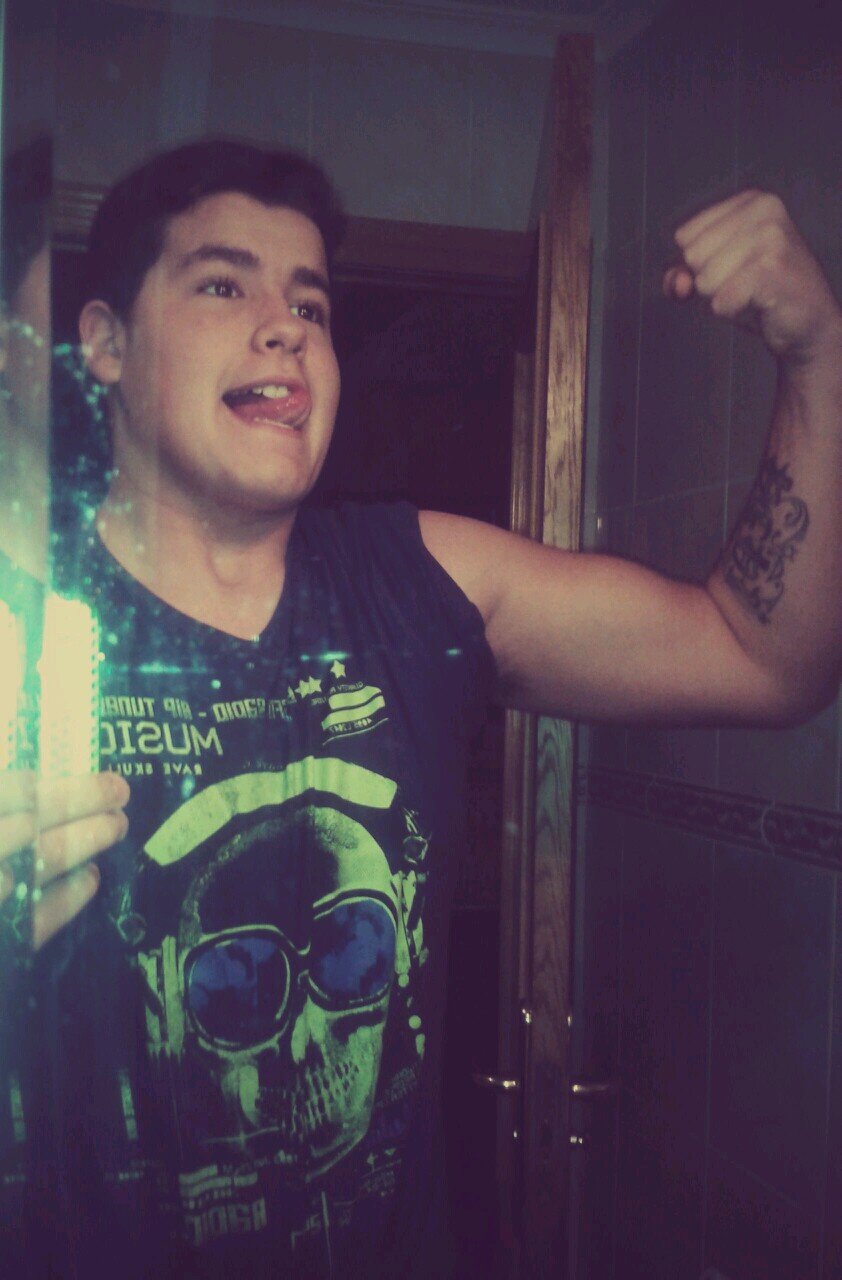 Meee encanta laaa muusicaa dee fllamenquito.Puro gitano 100%.Del 1999 Siiempre!! ;')