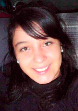 Universitaria. preocupada por la ecología.