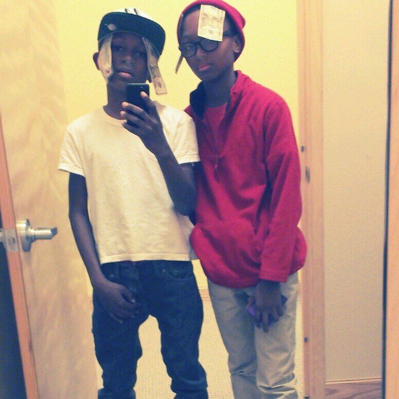 god first,others second,follow me on instagra @king_knox24/kik me @ek_24,I love sports track football basketball baseball lacross