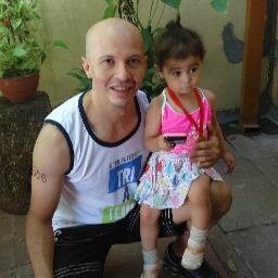 profe de educacion fisica , con una hija hermosa