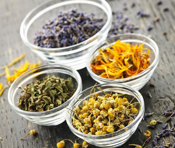 Eczacı'dan Sağlığınız ve Güzelliğiniz İçin Tavsiyeler. Advices From a Pharmacist For Your Health And Beauty. İ