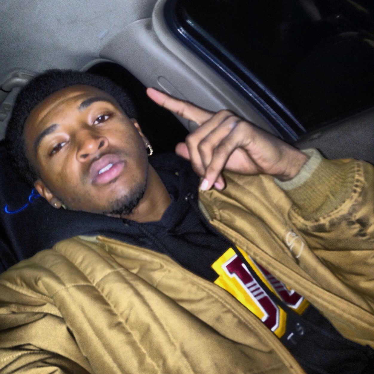 I'm just Young 'N' Gettin It.... #SOLO! #YOLO! #USM16 1Love to da man above.. ! Real Niggas #SALUTE. Living Recklessly Trying To Get These Bandz. #IAM