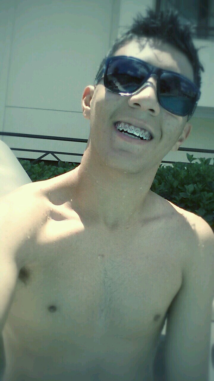 Vish como q vou descrever o quando gosto desse mongo..Só sei dizer q ele me faz muito bem,que me acalma e que me da forças pra continuar sempre .. Te gosto d+ .