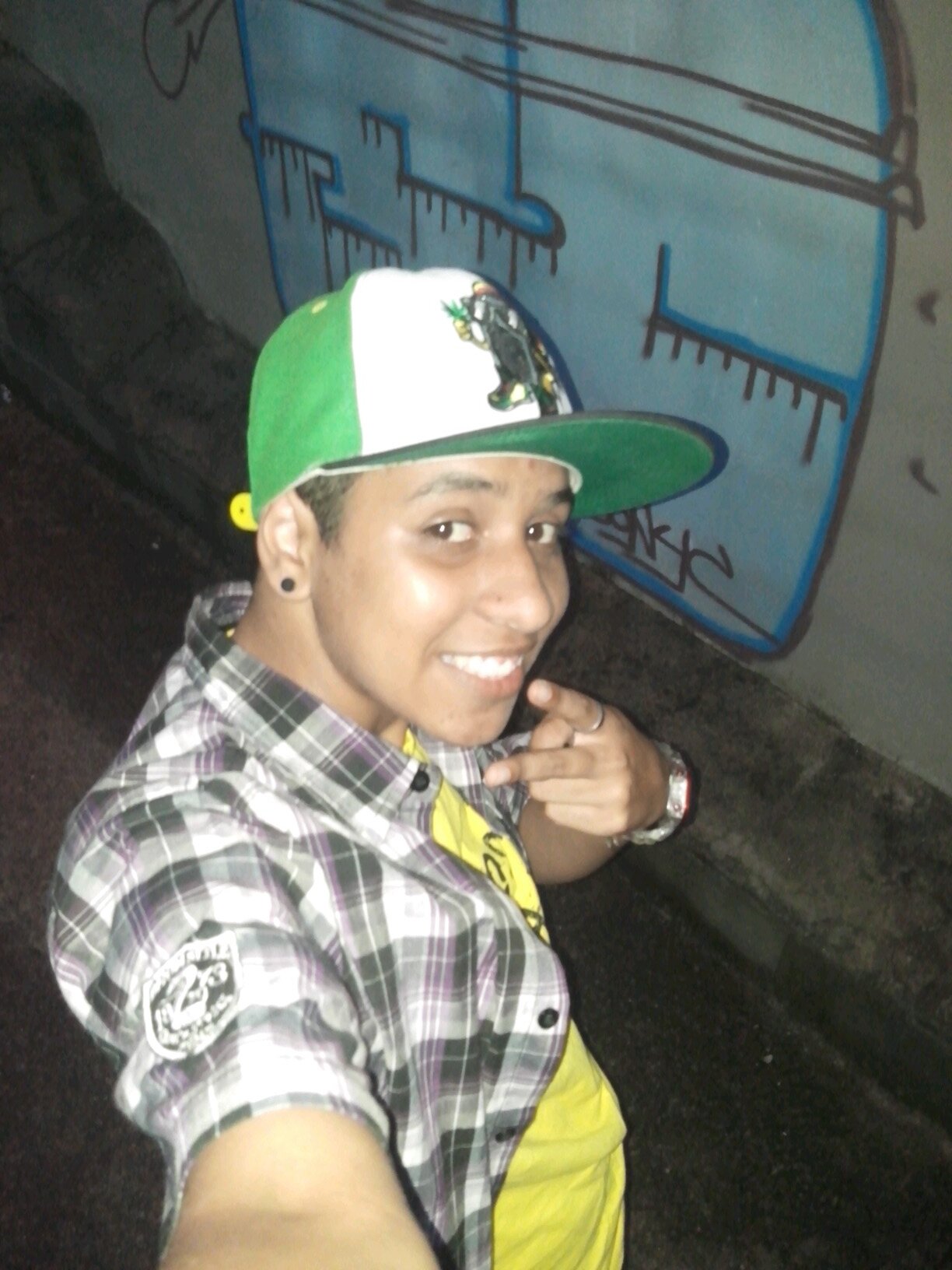 nada a declarar sobree mim....... sii quiser saber tera q conviver ;)