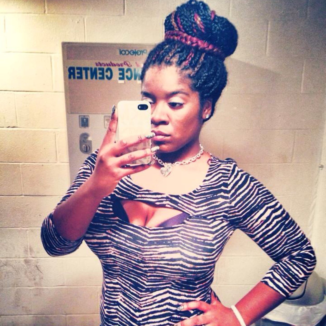 ShawnaRenaJones's profile picture. @TheBossGirls: I love the person that I've become, how I live peacefully through all the tragedy & that I'm able to see color in this darkness...