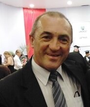 Gosto de política e penso que deveria ser levado a sério, pois decidi tudo na vida do cidadão.