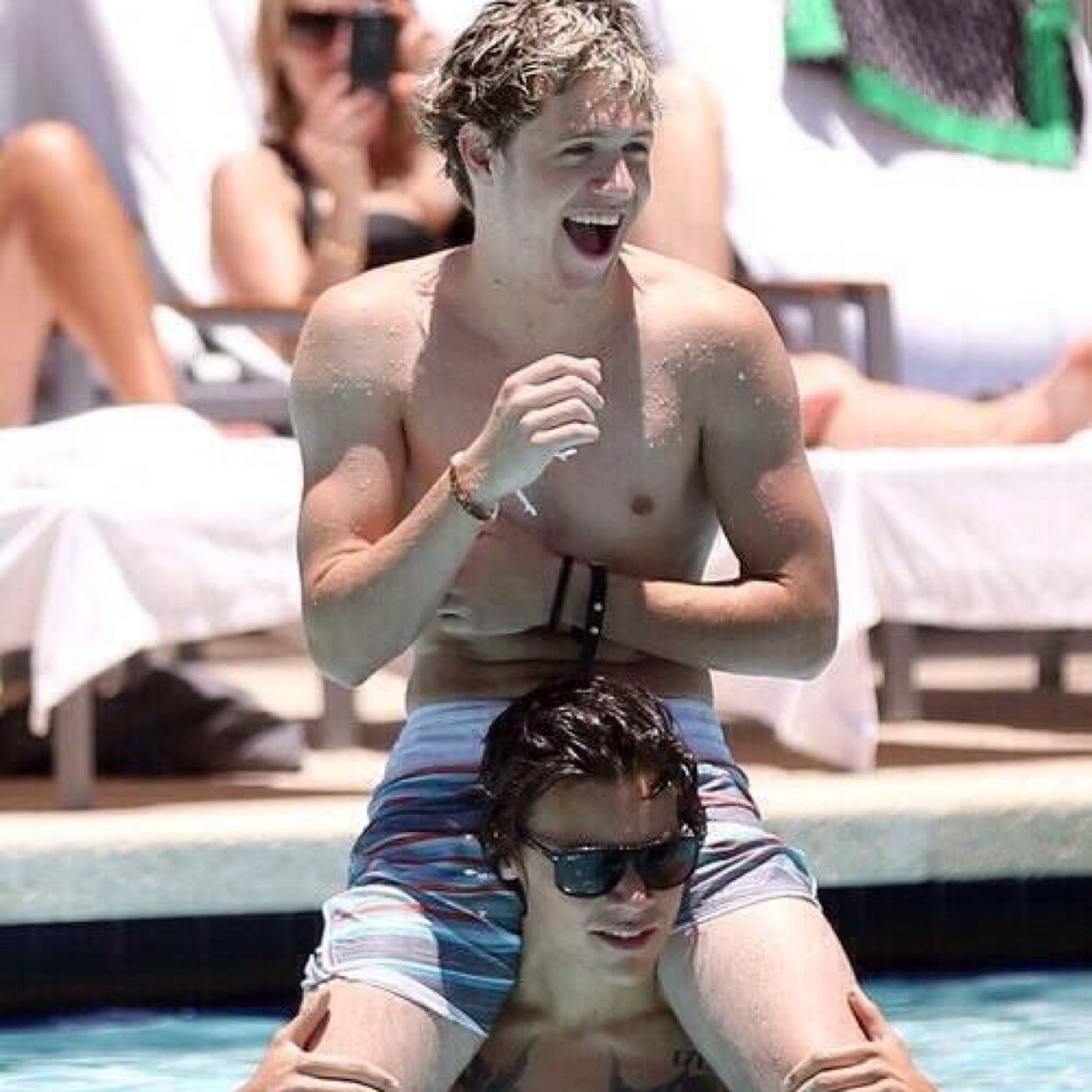 @niallskittyyy gave you this free follow! follow them!! dont follow me!
