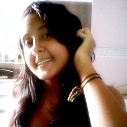 sou  uma garota leonina adoro curti a vida tenho 11 anos sou as vezes chatinha,legal ,bobinha i ,tbm so fã numero 1 do justin bieber quem não gosto quesi manda