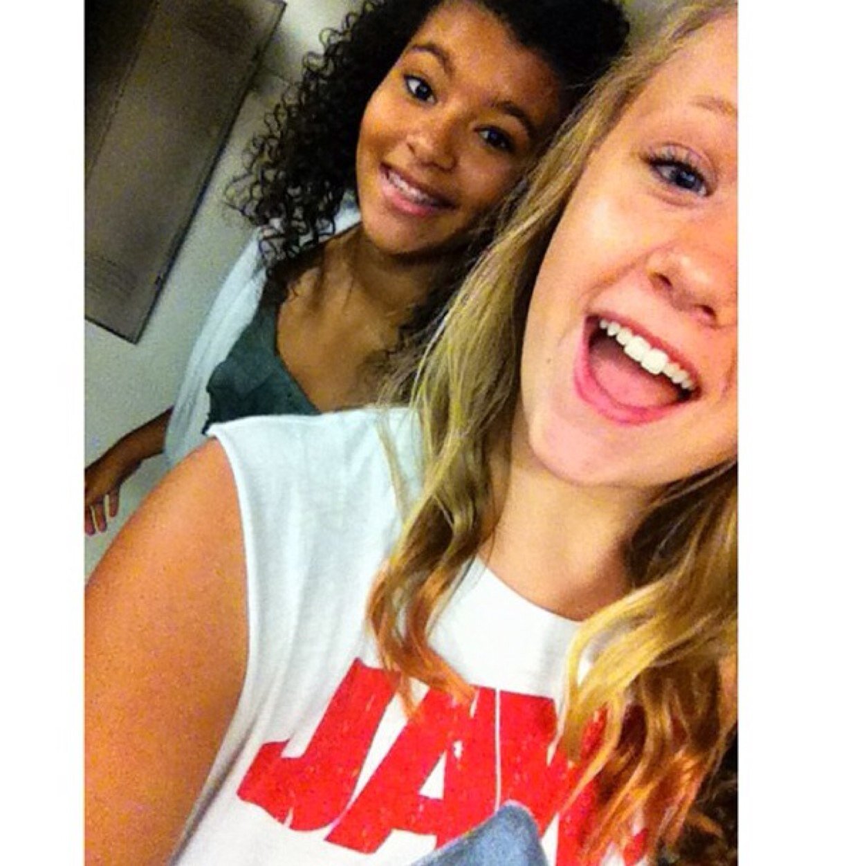 Hia! Its Syd& Sky from YouTube. Welcome to our little coener of the inter-webs. Enjoy our lifes through our iPhones.