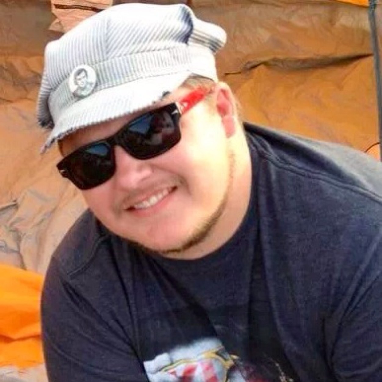 bubwilliamson65's profile picture. Banjo pickin, guitar pluckin, singer/songwriter. Married to my best friend and Father to the best son a man could ask for......life is Good!