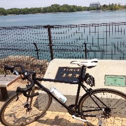 2001年6月から10年以上、天気の良い日は、片道19kmを自転車通勤しています。 2010年から、マラソンに挑戦すべく走り始めました。2012年4月15日にフルマラソンを完走しました。愛車は、Bruno Ventura 20T。通勤車はシングルギアバイクです。
