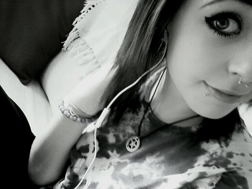 eating disorder-depression-anxiety // bands, YouTubers, more bands, coffee & tea // 14 & taken ♥