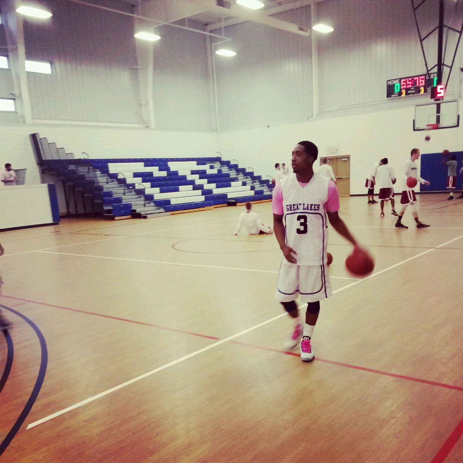 God First with my family behind me Ima make it and I sleep,eat,breath basketball Just a yung nigga hustlin 2 get my dream basically  #OneThirdOf2LiveCrew #GLCC