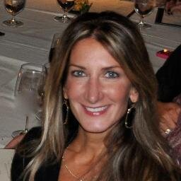 Foodie, shopaholic, music lover, sun seeker and mom of 2 beautiful girls!