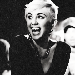 sorrindoprochay's profile picture. ci-la-da