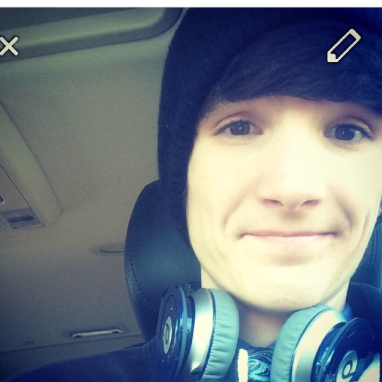 Compettitve CoD player on xbox. GT | Caiibrations. *Live life like nobodys watching. *