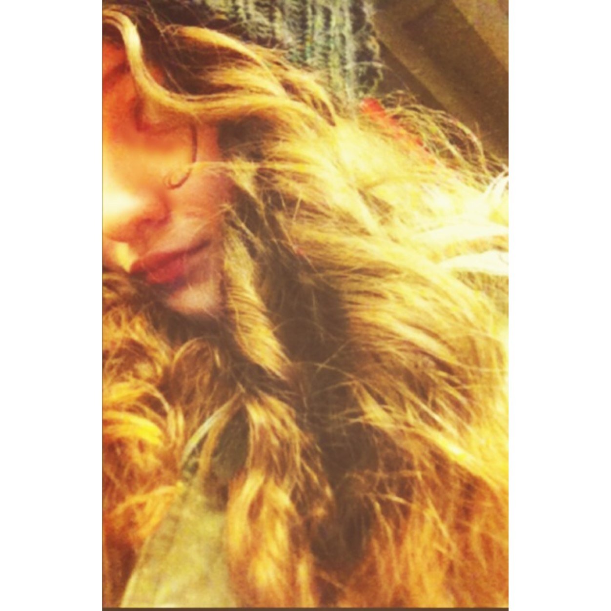 in my past life i was definitely either a hummingbird, a fish, or a gypsy.