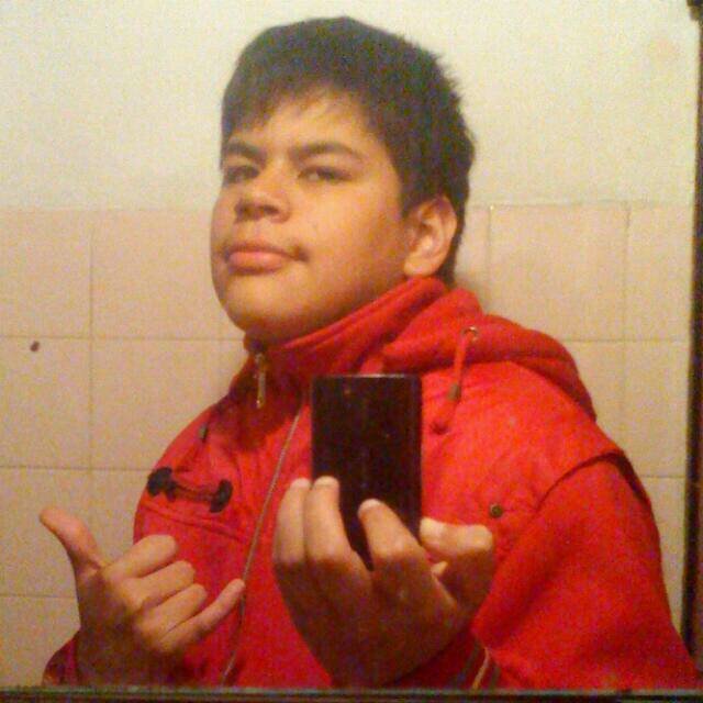 Me gusta salir con mis amigos y jugar al futbol