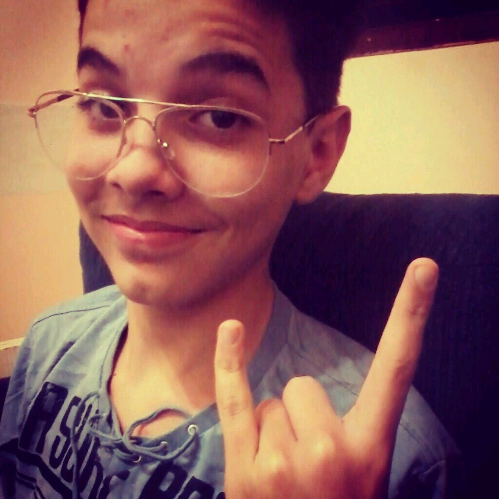Vendo ou troco minha vida alguem afim
