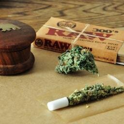 Tell me you have your joint? | Asks' Yours | Queloque' (Guillate) DM ? Y ahora un tweet feliz!!