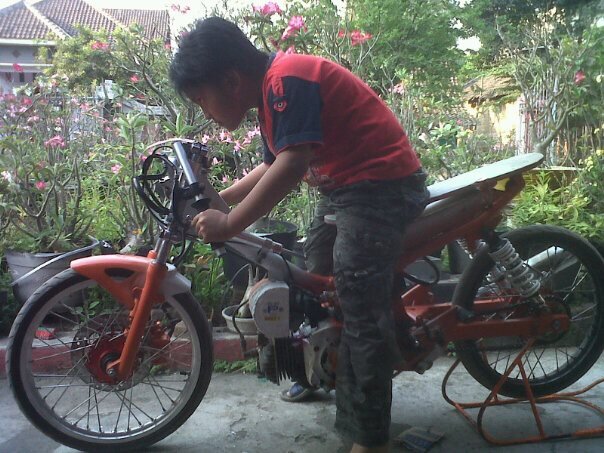 WijayaRedLabel's profile picture. Q Gak Butuh Uank Mu Q Gak Butuh Makanan mu Q hnya Butuh Ksih sayang mu. . . . . ! ! !