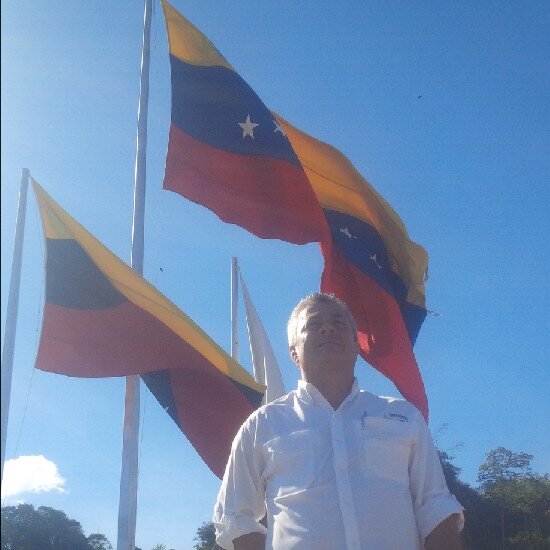 Licdo en Comunicación Social. Soldado de la Patria. Servidor Público a tiempo completo.