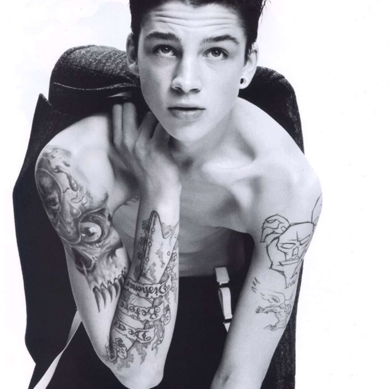 Ash Stymest • etero • single • dm sempre aperti