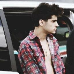 Follow @iamfrienzel ask for a Follow Back or i unfollow you x