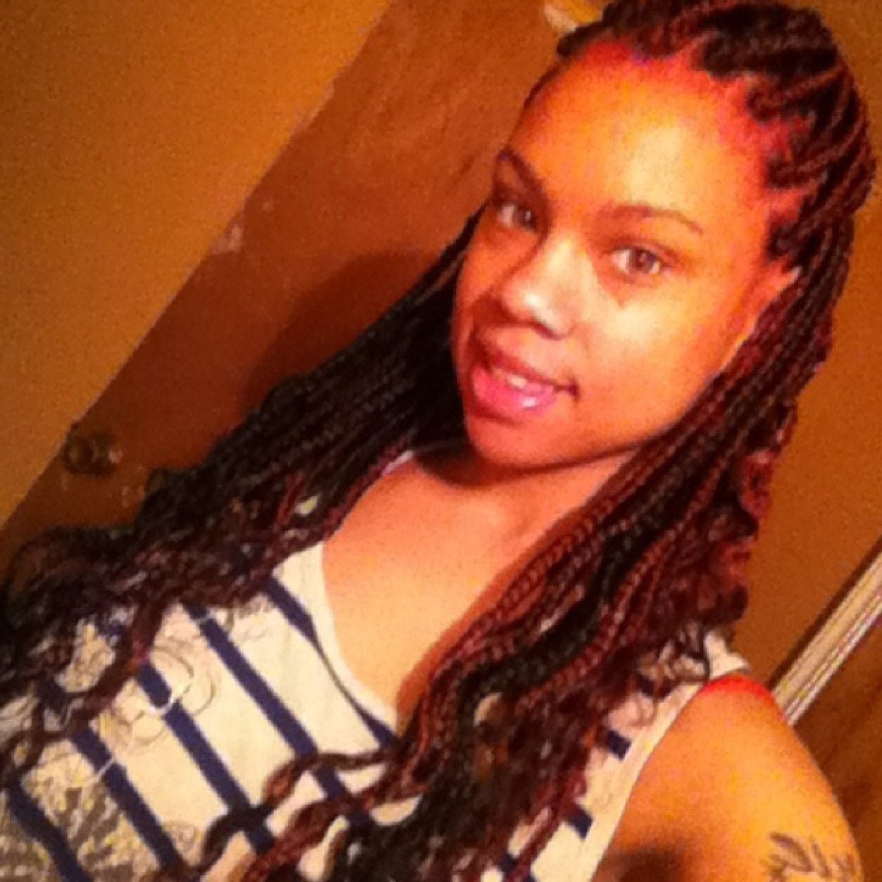 _liqhtbriqht's profile picture. Follow me Insta: colormered__ facebook: Avaa Monroee